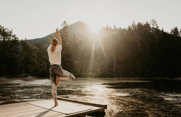 Meditazione in silenzio al lago