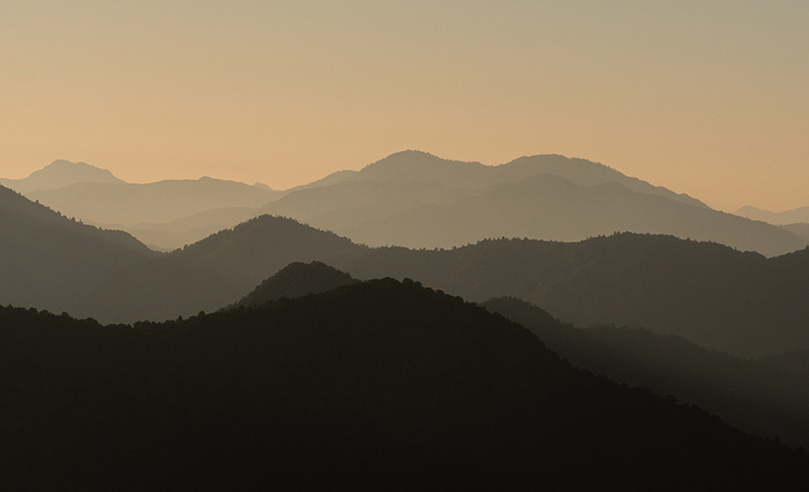 Skyline montano a strati