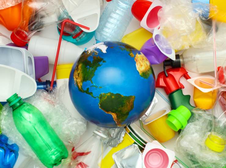 Il mondo al centro della plastica