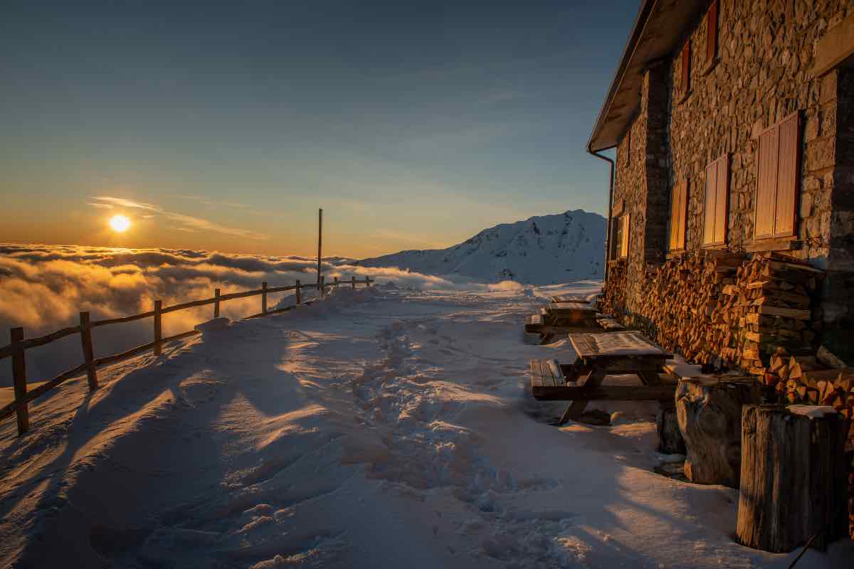 Vista spettacolare su rifugio di montagna