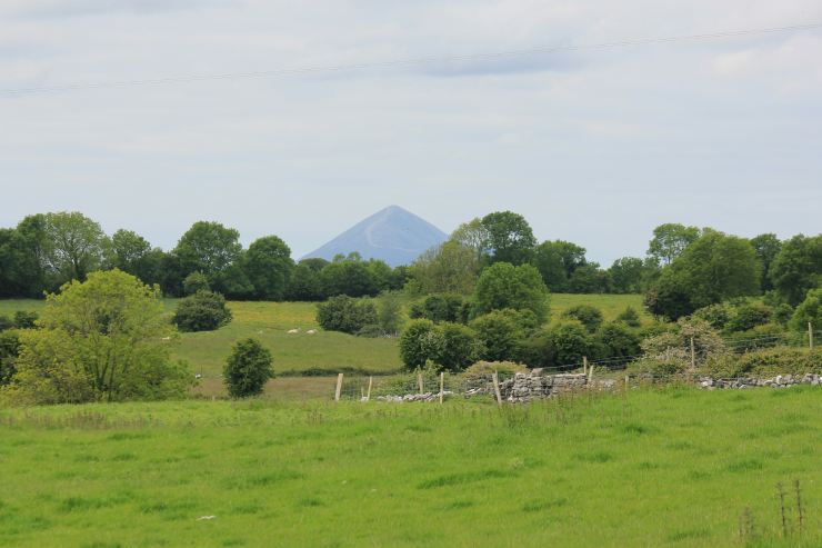 La vetta del Croagh Patrick si può ammirare anche dalle pianure circostanti