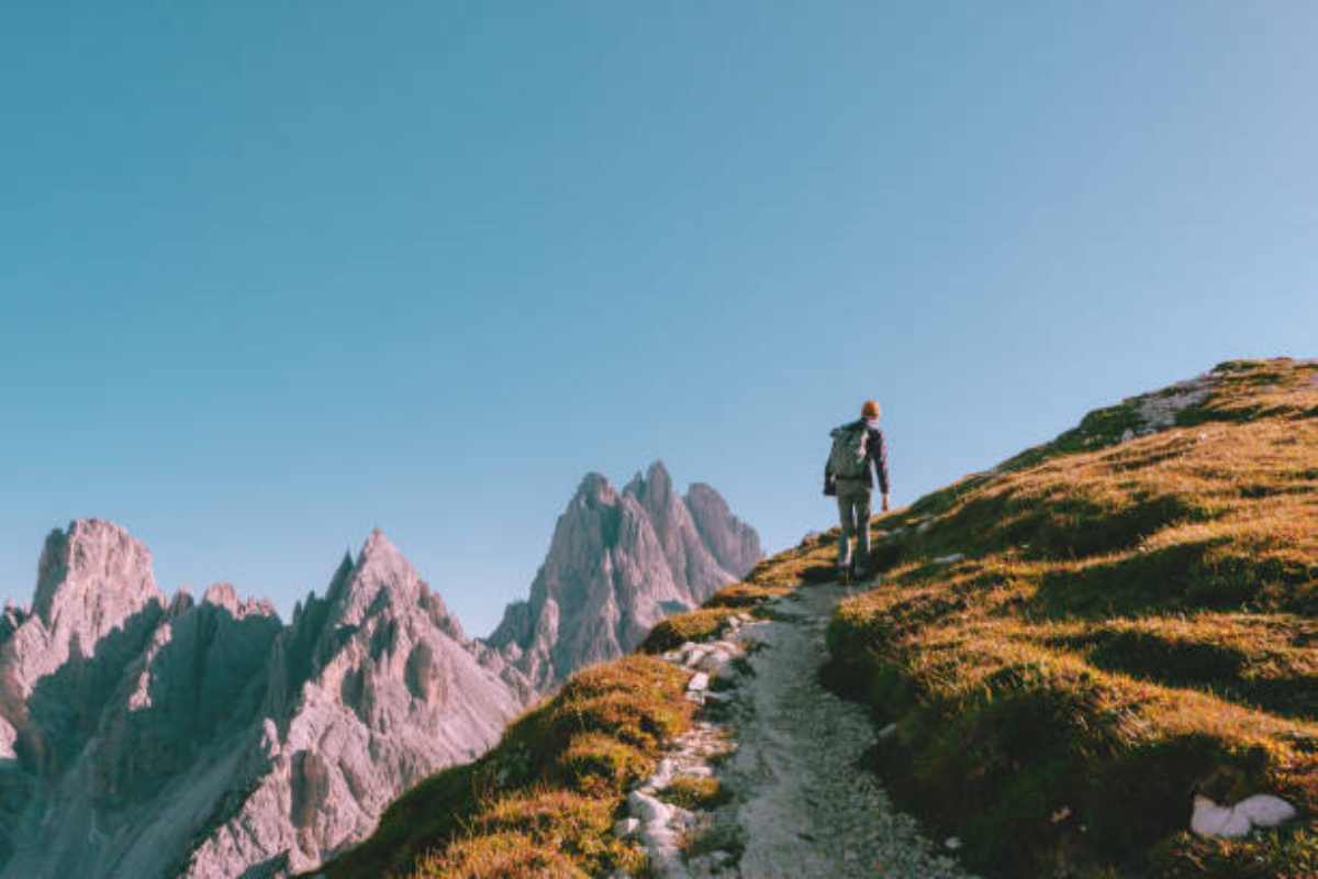 Trekking in montagna a luglio